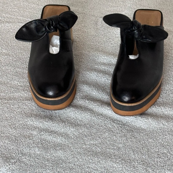 Bernardo Black Mules with Bow and Block Heel - Picture 8 of 12